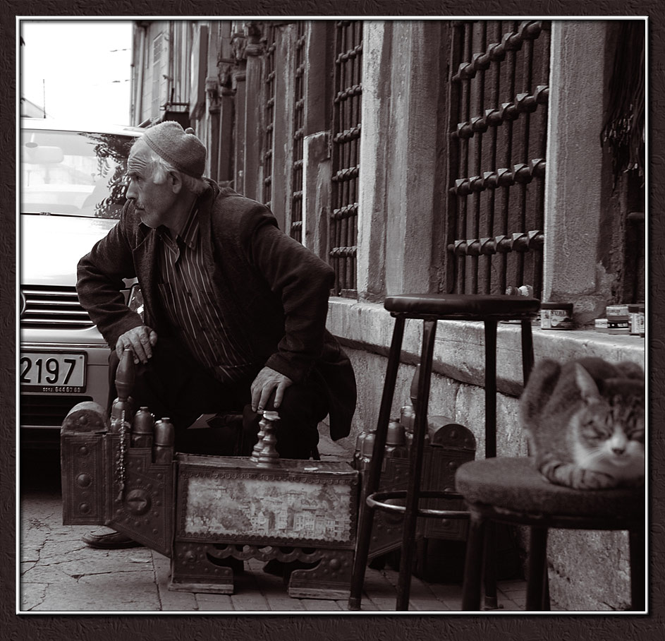 Shoeblack in Istanbul