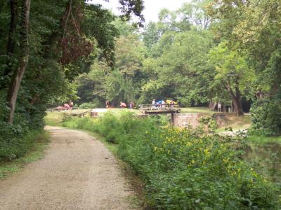 Unloading kayaks at Violettes lock