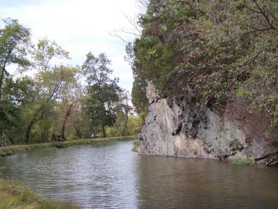 Approaching cliffs near mile 18