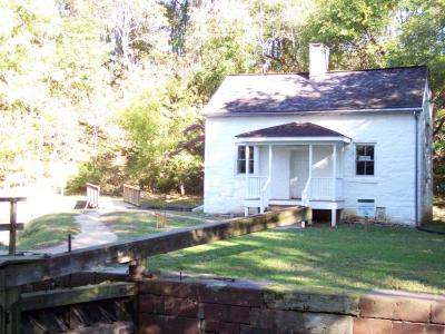 Lockhouse at Lock 8