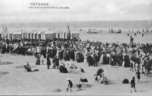 OOSTENDE_PLAGE_JEUX_D_ENFAN.JPG