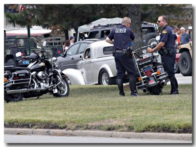 motorcycle cops