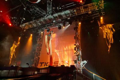 TIESTO-DANCERS AND ACROBATS-13.jpg