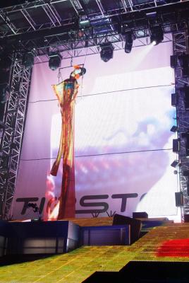 TIESTO-DANCERS AND ACROBATS-14.jpg