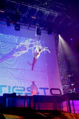 TIESTO-DANCERS AND ACROBATS-15.jpg