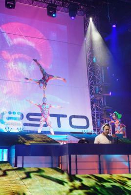 TIESTO-DANCERS AND ACROBATS-12.jpg