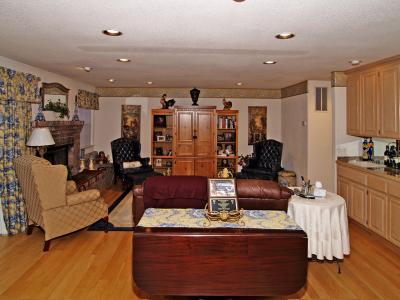 008 Familyroom - Web 09-06-2005 2728 Tribune Ave.jpg