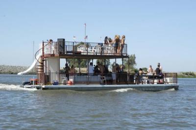 House boat 1