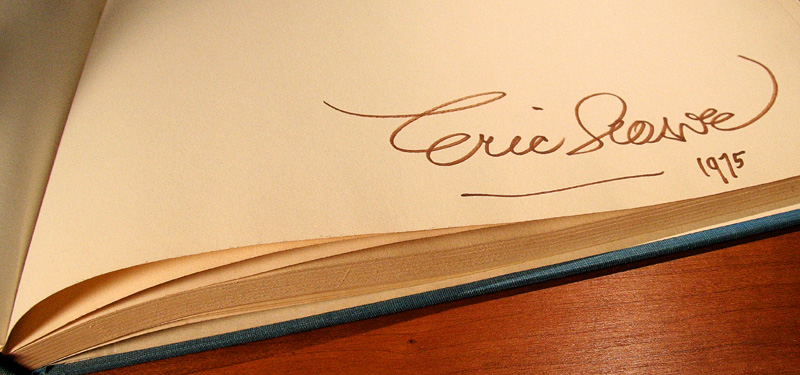Autograph   *