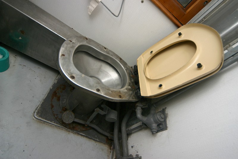 Monster Garage toilet