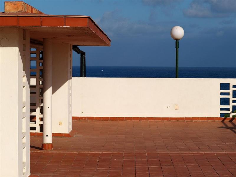 Hotel rooftop (study)