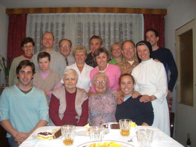 v3/58/515658/3/51619105.Lastdinnerthewholefamily.jpg