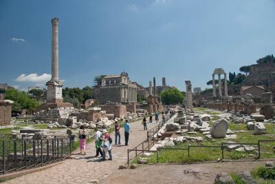 Tourists among the ruins