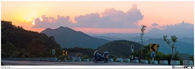 Mt. Wuzhi, one of the most popular route for riding in Taipei...
Sunrise @ AM05:21, while a typhon was only hundred kilometers away