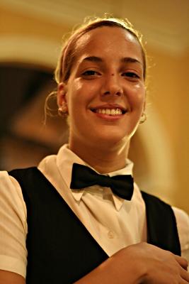 La camarera del restaurante de la Plaza Vieja