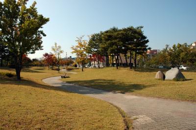 Park in front of Apartments