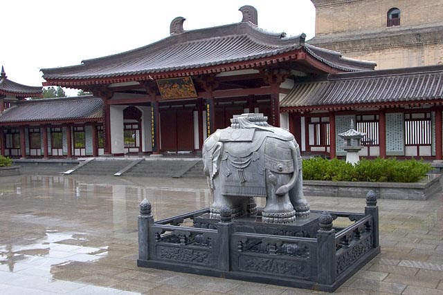 Da Ci'en Temple - The Elephant Statue