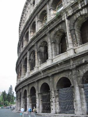 v3/60/587760/3/47949052.RomeColosseumOutside19.jpg