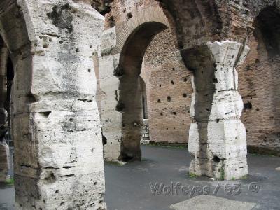 v3/60/587760/3/47949885.RomeColosseumInside34.jpg