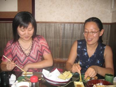 sashimi eating1.JPG