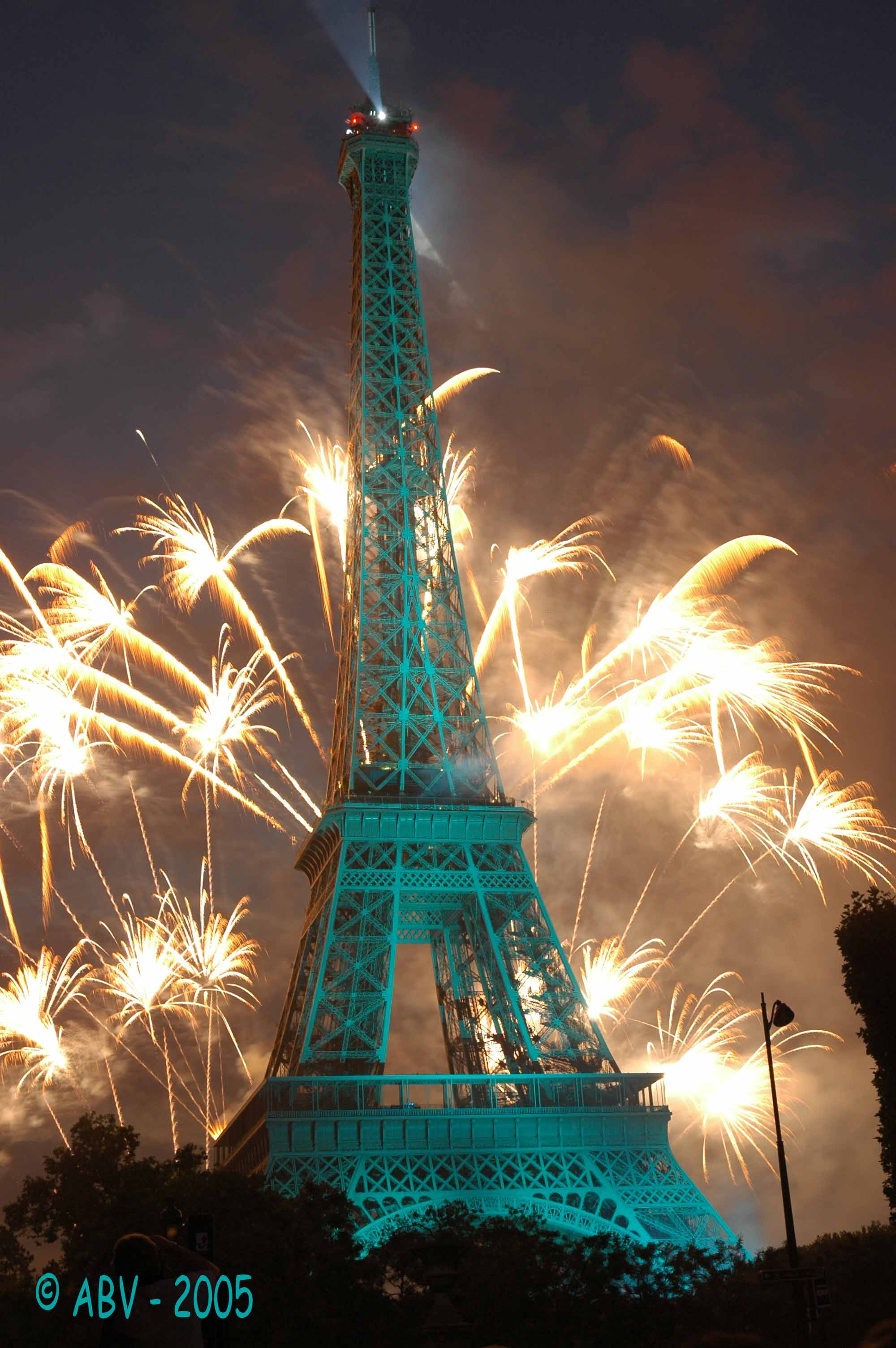 Tour Eiffel verte.jpg