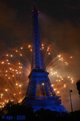 Tour Eiffel bleue.jpg