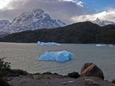Lago Grey