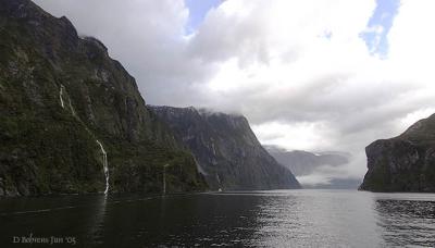 Milford Sound at 15mm.jpg