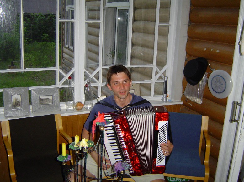 Playing the accordion, Vsu, Estonia