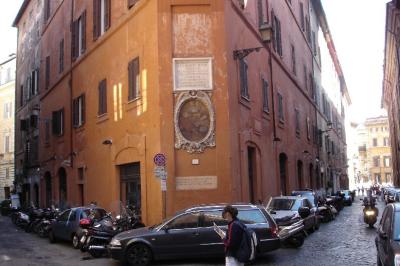 Lost tourist at an intersection, Rome