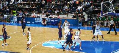 Tony Parker on free-throw line