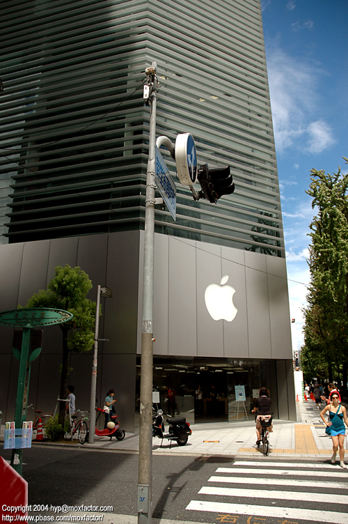 Osaka 大阪 - I wonder if they sell Apple ][e here?  ^_^