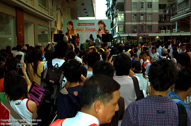 蔡依林 cute Taiwanese chick Jolin Cais fans in Causeway Bay