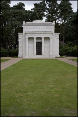 American WW1 Graves Monument