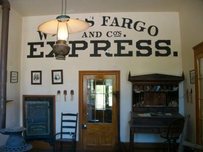 589 Wells Fargo Express station
