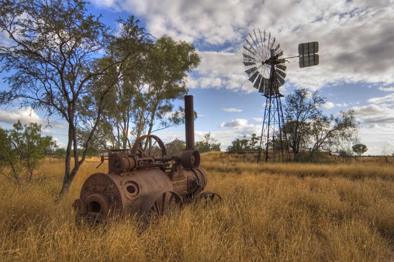 Steam engine and windmill<p>DSC8969