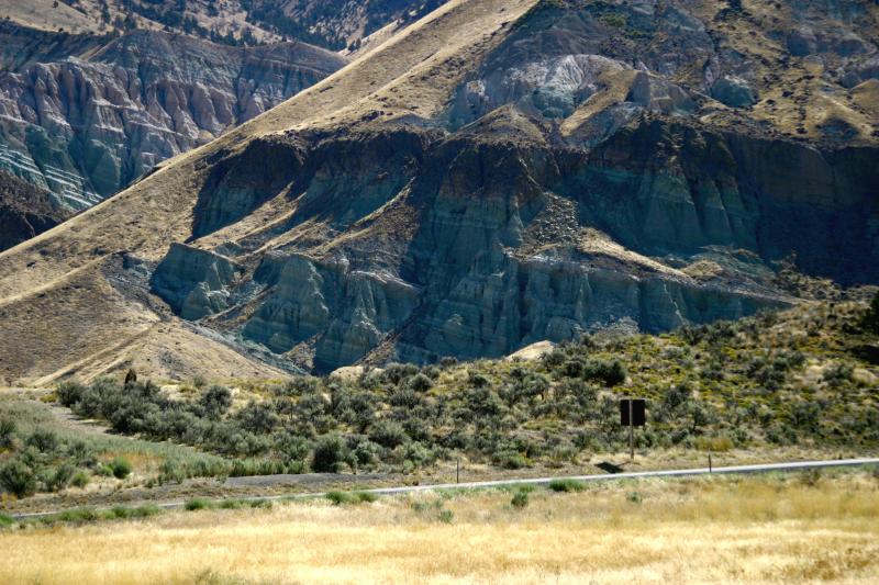 Sheep Rock Geology 02
