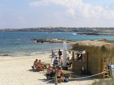 Beachbar with a Wig