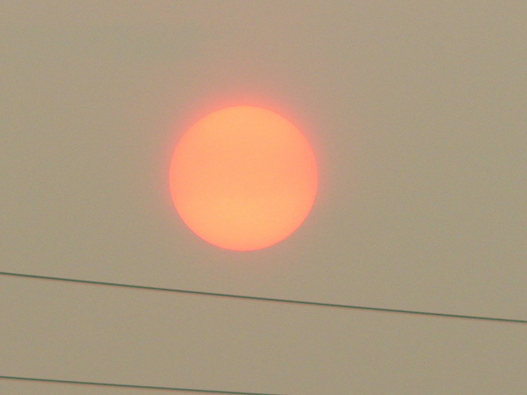 6 AM Toronto Sunrise Through the Smog Haze 02 pad June 28 2005.jpg
