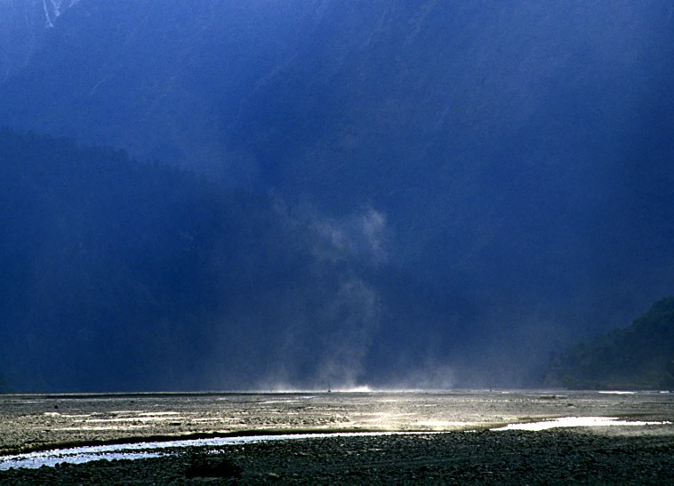 Sand storm in Kali Gandaki river valley