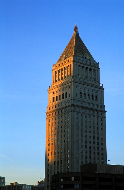 New York: evening sunlight on a skyscraper