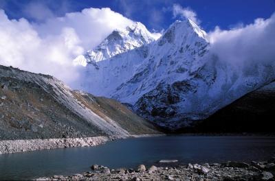 v3/65/568365/3/44917768.LakesAmaDablam.jpg