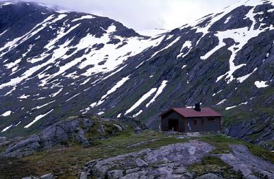 A hut among mountains