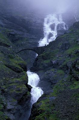Trollstigen: Stigfossen waterfall