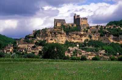 Dordogne: Castle and town of Beynac-et-Cazenac from a distance