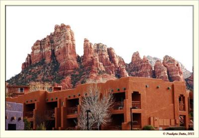 Red rocks behind the hotel