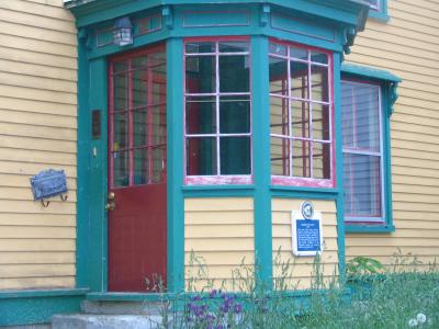 v3/65/588365/3/47958918.St.JohnsOldhouse1porch.jpg