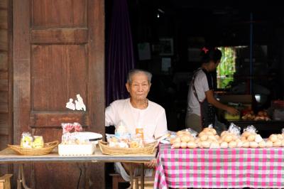 Chinese shopkeeper: San Kamphaeng