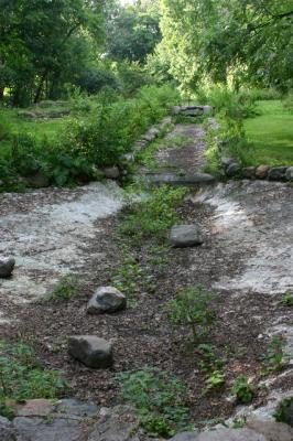 v3/66/388766/3/48133953.Fairlane_derelict_water_fountain_view.jpg
