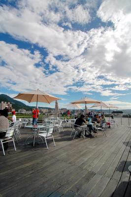 Cafe on the Whale Dune observation platform
HIFCix